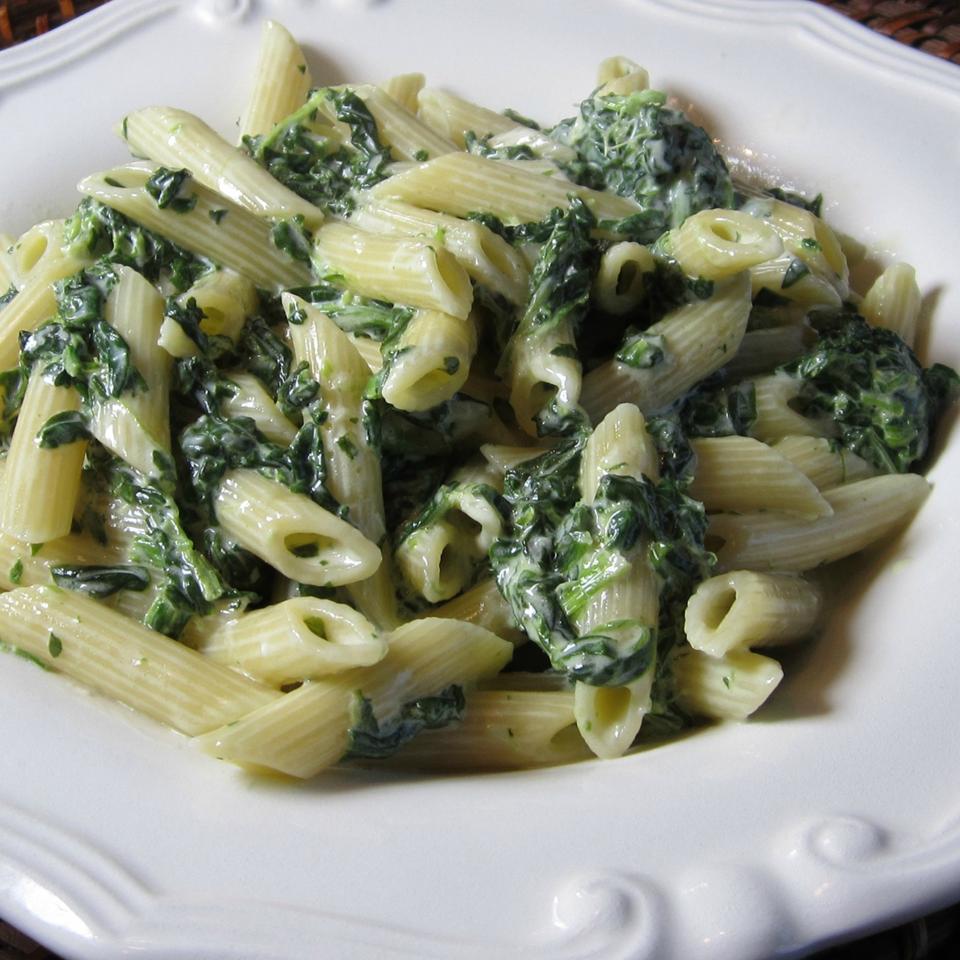 Spinach Alfredo Sauce (Better than Olive Garden®)