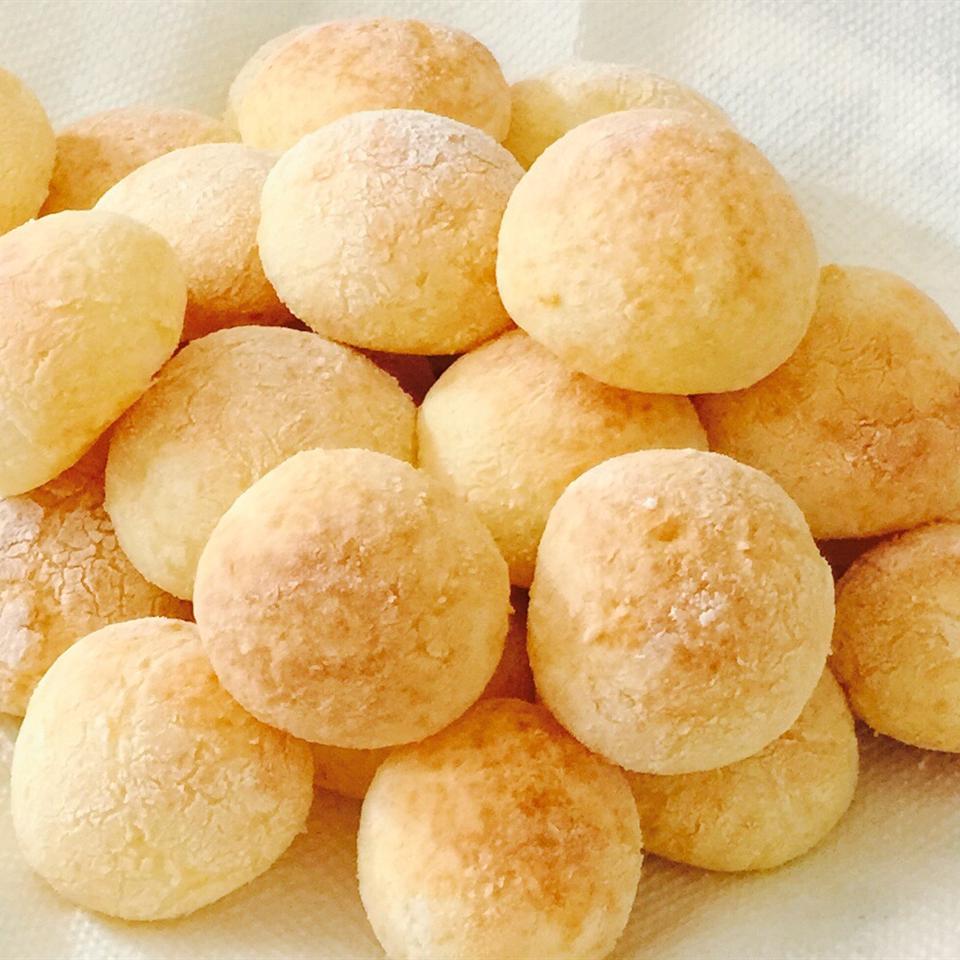 Brazilian Cheese Bread (Pao de Queijo)