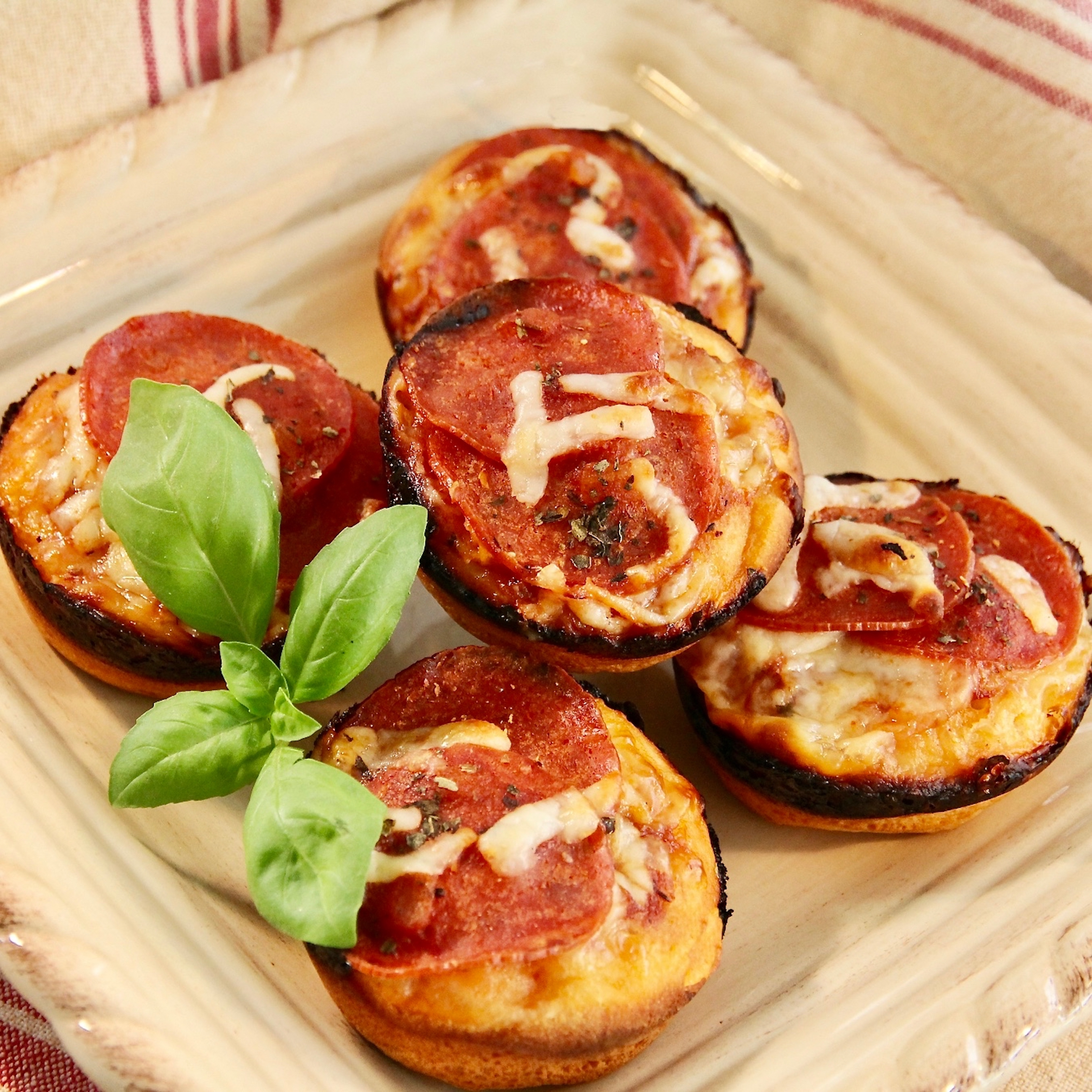 Easy Pepperoni Pizza Muffins